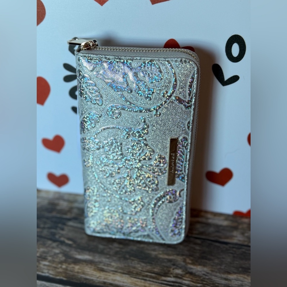 Brahmin Chrome Estonia SURI Wallet Holographic Silver Chrome Sparkle NWT FIRM - Picture 1 of 11